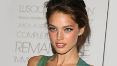 Woman close-up faces blue eyes brunettes models emily didonato