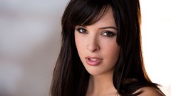 Woman close-up faces brunettes Natalie Heart