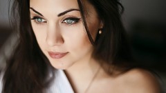 Woman close-up faces smiling blue eyes brunettes Lussie Lynch