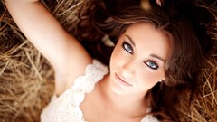 Woman close-up hay faces blue eyes brunettes