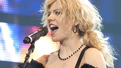 Woman concert blondes live the band perry singers kimberly perry