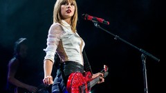 Woman concert taylor swift