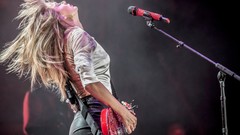 Woman concert taylor swift