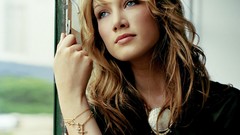 Woman delta goodrem blondes Australian singers