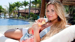 Woman demi lovato blondes