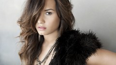 Woman demi lovato brunettes