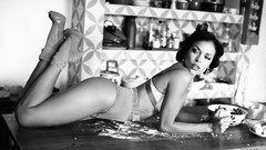 Woman dinner monochrome cooking models Paparazzo Magazine