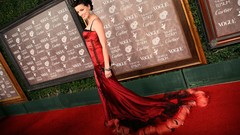 Woman dress amber heard red carpet