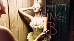 Woman dress Beyonce Knowles mirrors yellow dress