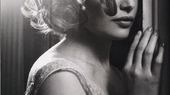 Woman dress Laetitia Casta monochrome lipstick green eyes 