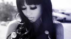 Woman earrings brunettes