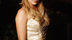 Woman Elisabeth Harnois