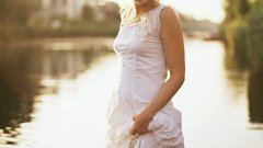 Woman Elisabeth Harnois