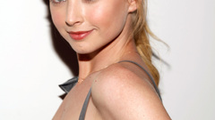 Woman Elisabeth Harnois