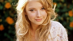Woman Elisabeth Harnois