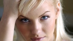 Woman elisha cuthbert