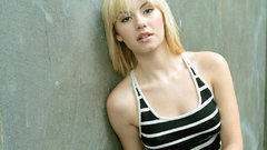 Woman elisha cuthbert Actress