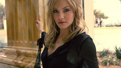 Woman elisha cuthbert Actress