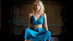 Woman elisha cuthbert Actress