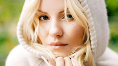 Woman elisha cuthbert Actress