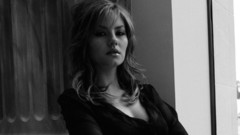 Woman elisha cuthbert Actress