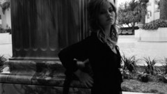 Woman elisha cuthbert Actress