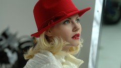 Woman elisha cuthbert Actress