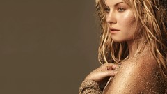 Woman elisha cuthbert Actress