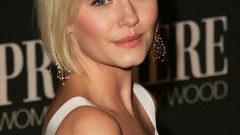 Woman elisha cuthbert Actress