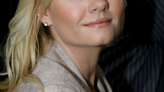 Woman elisha cuthbert Actress