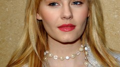 Woman elisha cuthbert Actress