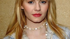 Woman elisha cuthbert Actress