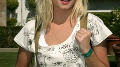 Woman elisha cuthbert Actress