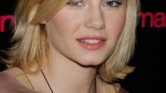 Woman elisha cuthbert Actress