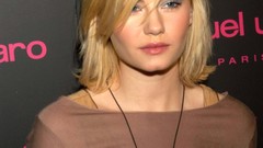 Woman elisha cuthbert Actress