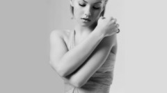 Woman elisha cuthbert monochrome