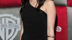 Woman emma roberts black