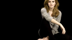 Woman emma watson barefoot