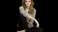 Woman emma watson barefoot
