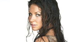 Woman evangeline lilly wet hair