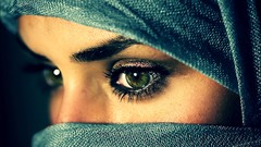 Woman eyes green eyes
