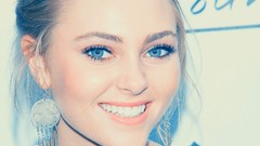 Woman faces Actress annasophia robb