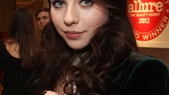 Woman faces Actress michelle trachtenberg