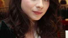 Woman faces Actress michelle trachtenberg