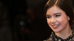 Woman faces Actress smiling hailee steinfeld