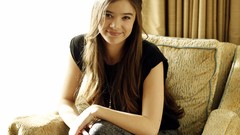 Woman faces Actress smiling hailee steinfeld