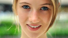 Woman faces blondes blue eyes