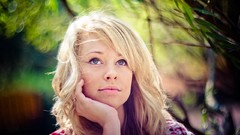 Woman faces blondes blue eyes