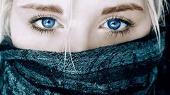 Woman faces blondes blue eyes