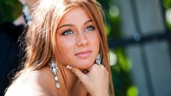 Woman faces blondes blue eyes